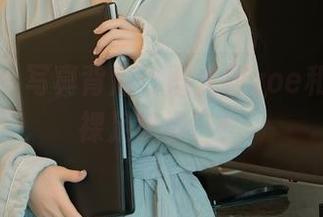 秀人网 – 写真背后:戴允祺zoe和她的“裸足哲学”!