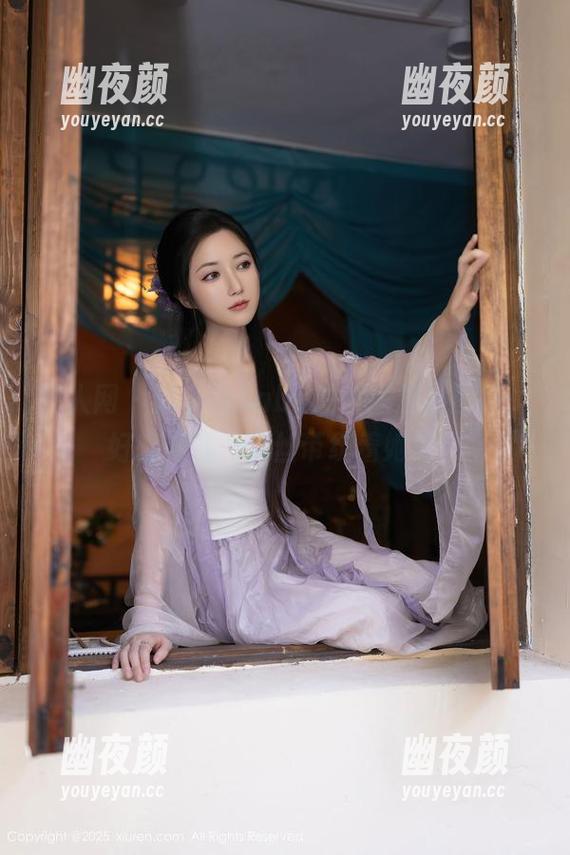 秀人网 - 狐小妖Baby的高清旗袍图集：好想变成一条丝带绕着她转！