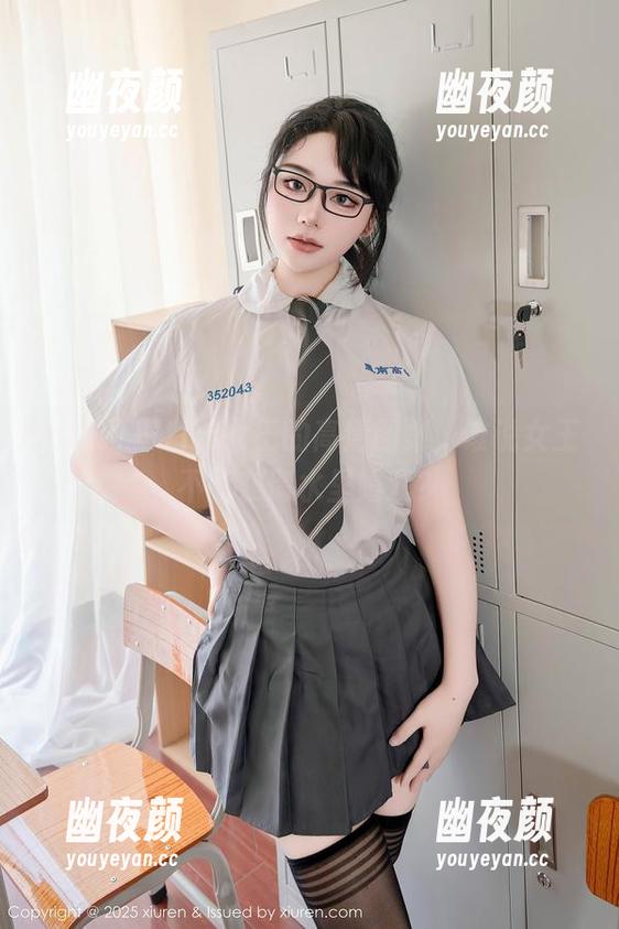 秀人网 - 白沫女王的高清图集，谁说女王不能在清水里嬉戏？