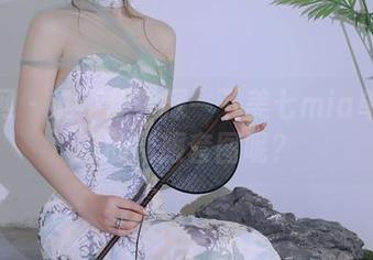 秀人网 – 谁不想窥探一下美七mia单位门口的制服套图呢？