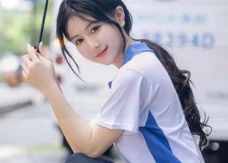 秀人网 – 最新图包：草莓zz穿和服时的那种神秘？我一定想多了…