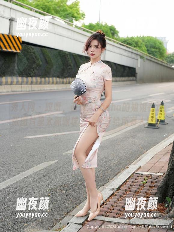 秀人网 - 哎呀，蓝夏Akasha的姐姐在这张图片里太抓眼球了，分享给所有人吧！