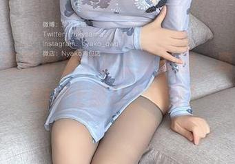 荒井喵喵新鲜出炉护士服美图,真想给她的护士服打个满分!