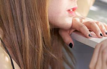 蜜桃社 – 快来下载月音瞳的女王图包,打破普通的日常,让你瞬间变口碑大咖!
