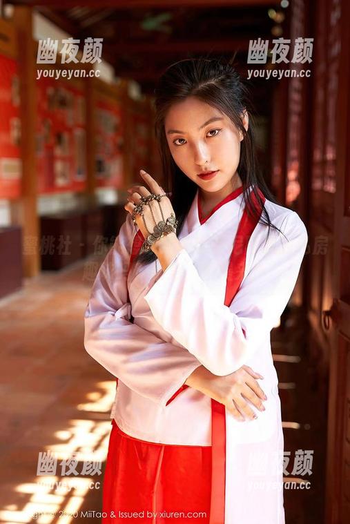 蜜桃社-结衣 蜜桃社 - 你能想象结衣比基尼图集的私房趣味吗?别急,慢慢来!