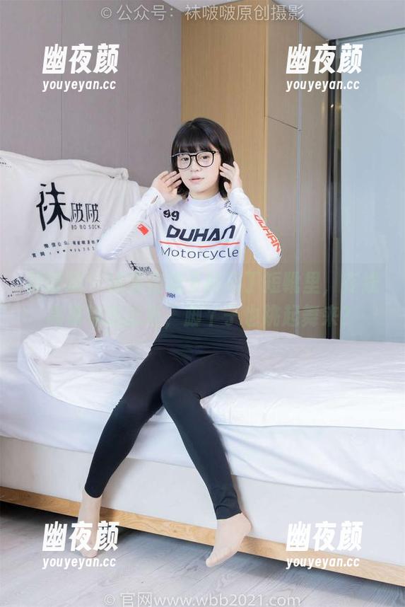 袜啵啵-稚予 袜啵啵 - 迷失在稚予的马丁短靴里,在线高清流连忘返,脚丫子也跳起舞来?