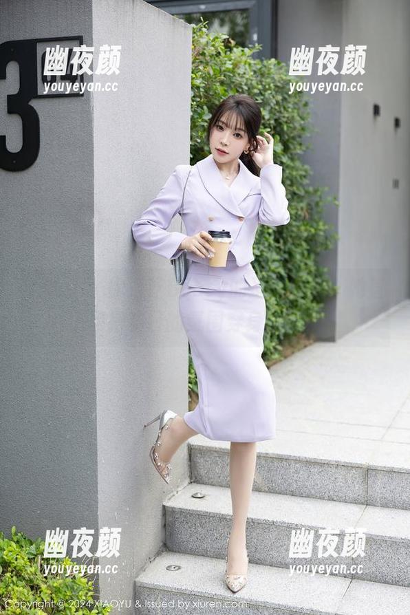 语画界-徐莉芝Booty 语画界 - 徐莉芝Booty的圣诞合集:她直接把节日的氛围穿身上了!