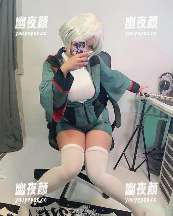 贝贝琪Becky 中了贝贝琪Becky的“桃子水袋”图包福利,不说了,宇宙正在召唤我。