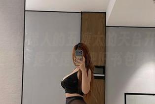 微密圈 – 从迷人的五姨太的天台开始:写真集更新,是不是该把旧书包翻出来?