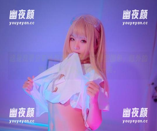 青水百合子 这是我要分享给你的青水百合子镂空图包,意外的抽象,张扬得让我眼前一亮。