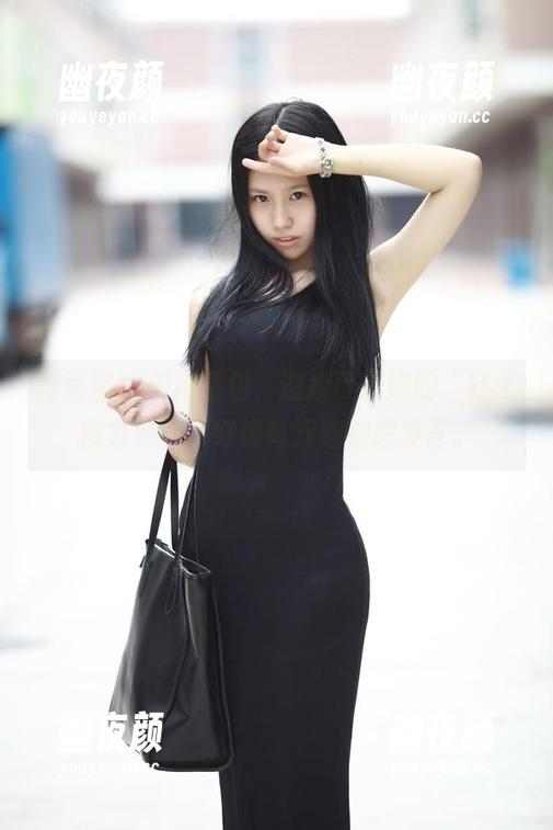 青豆客-可蕊娜 青豆客 - 美脚图包,迎接可蕊娜的“鞋子接力赛”!好像每双鞋都想发言。