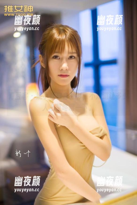 青豆客-妮小妖 青豆客 - 妮小妖穿白衬衫,不知道让多少人心里咯噔一下。