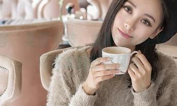 青豆客 – 美图来袭,宋梓诺Bee在线展示死库水的独特风味