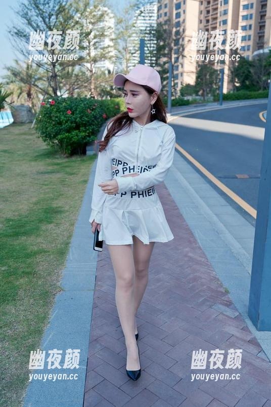 魔镜街拍-婷婷 魔镜街拍 - 免费的婷婷休闲时光,包臀灰裙看着都很想养眼,竟然整理了合集,点个赞吧。