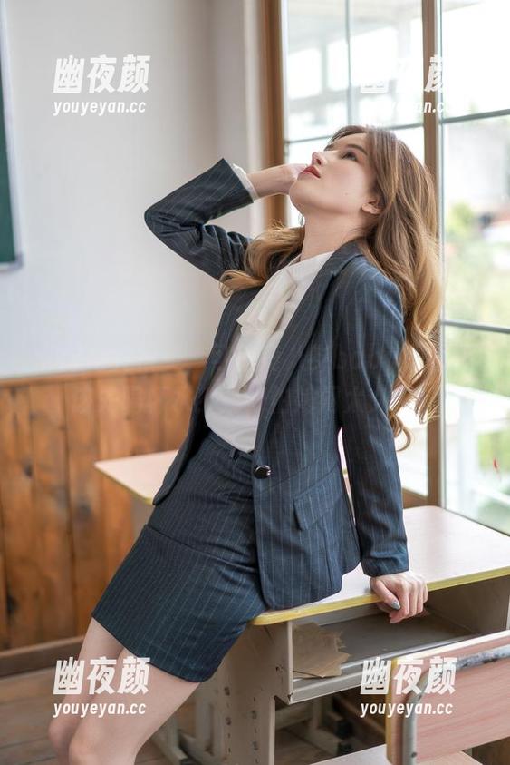 鹿八岁baby 和服写真很美,可是鹿八岁baby是不是该先喝杯水?我好怕她闷太久了!