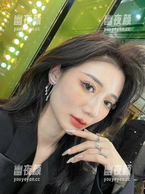 黎允熙baby 微密圈 - 办公室的图我看得停不下来的,黎允熙baby随意的一瞥,全是无心的撩。