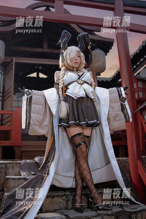 黏黏团子兔 精选写真:黏黏团子兔的眼镜怎样让你心中小鹿乱撞?