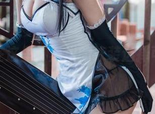 原图就在这里,黑川的泳装选择可不简单